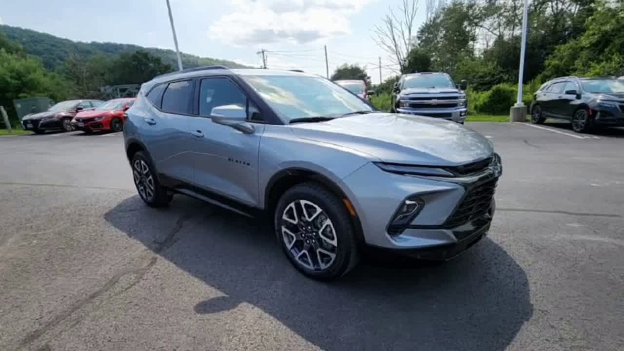 2024 Chevrolet Blazer RS photo 2