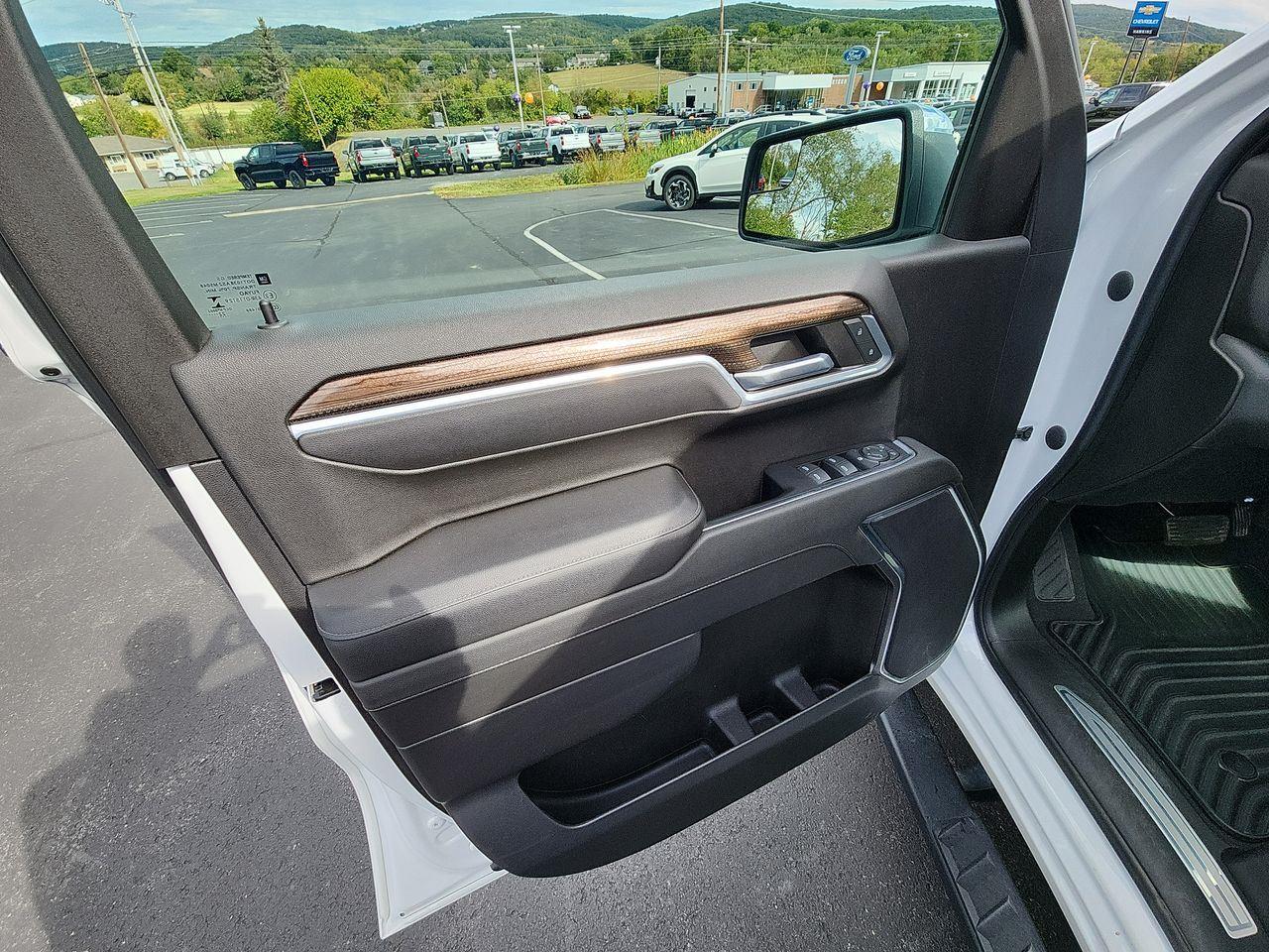 2022 Chevrolet Silverado 1500 LT - Photo 21