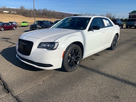 2022 Chrysler 300 Touring Sedan