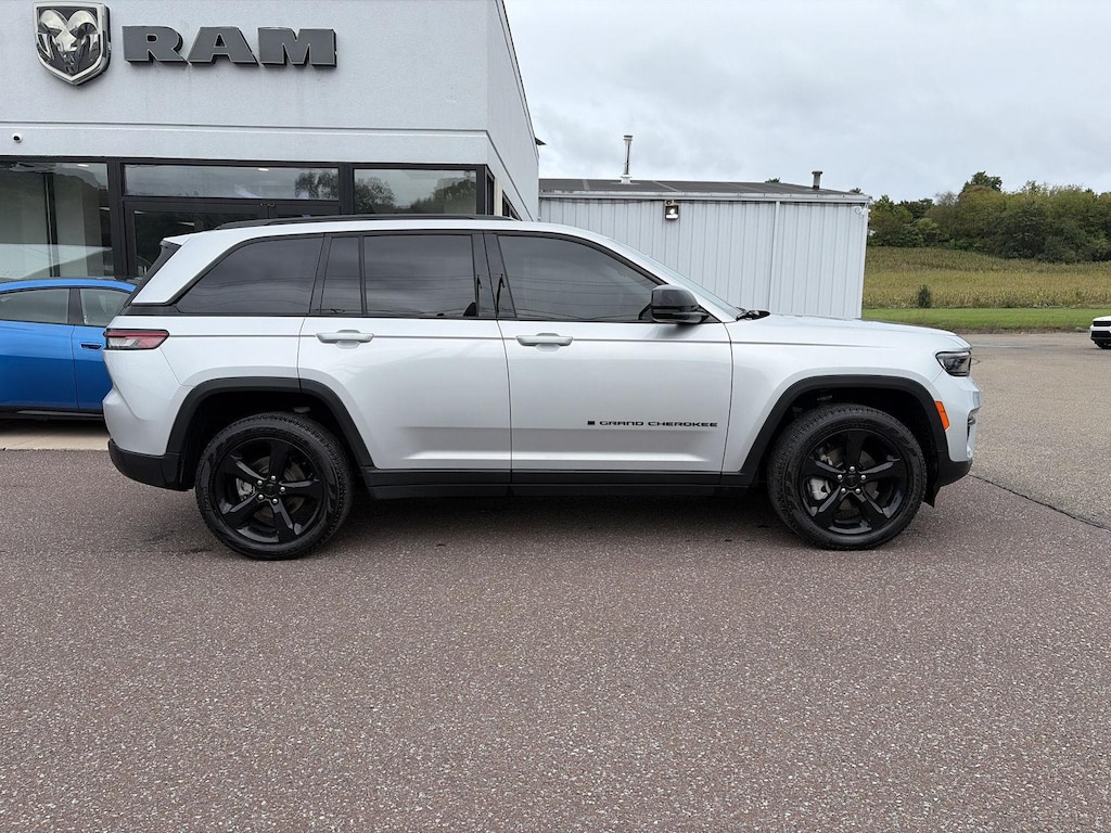 Used 2023 Jeep Grand Cherokee Limited SUV