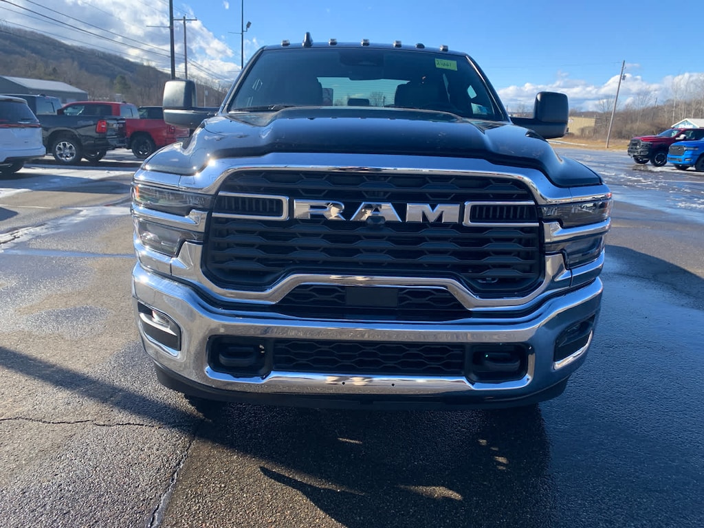 New 2026 Ram 3500 TRADESMAN CREW CAB 4X4 8' BOX Pickup