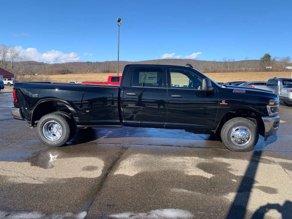 New 2026 Ram 3500 TRADESMAN CREW CAB 4X4 8' BOX Pickup