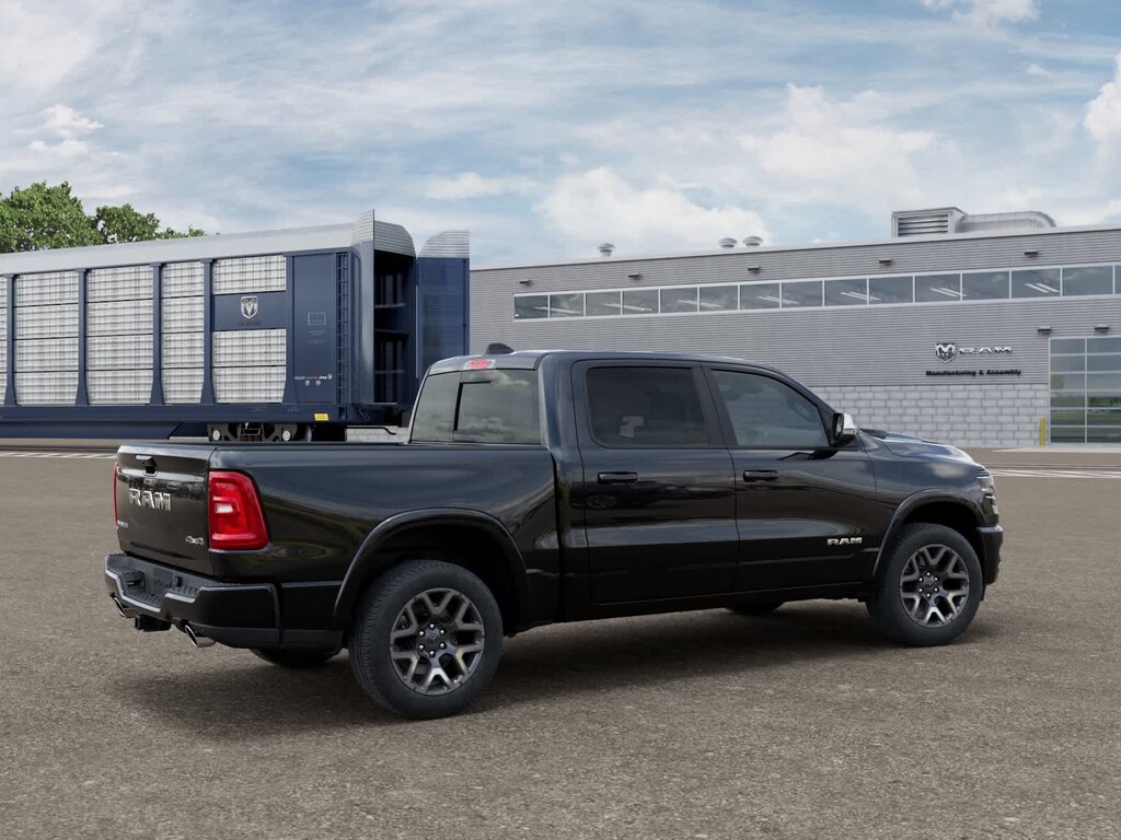 New 2026 Ram 1500 LARAMIE CREW CAB 4X4 5'7 BOX Pickup