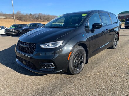 2023 Chrysler Pacifica Plug-In Hybrid Limited Van Passenger Van