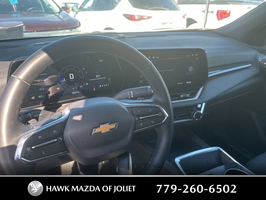 2025 Chevrolet Equinox LT photo 2