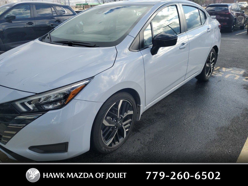 2024 Nissan Versa SR's photo