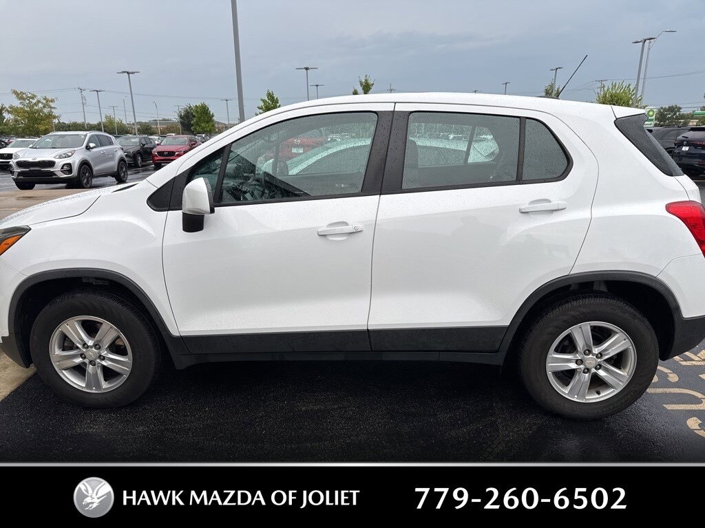2017 Chevrolet Trax LS photo 2