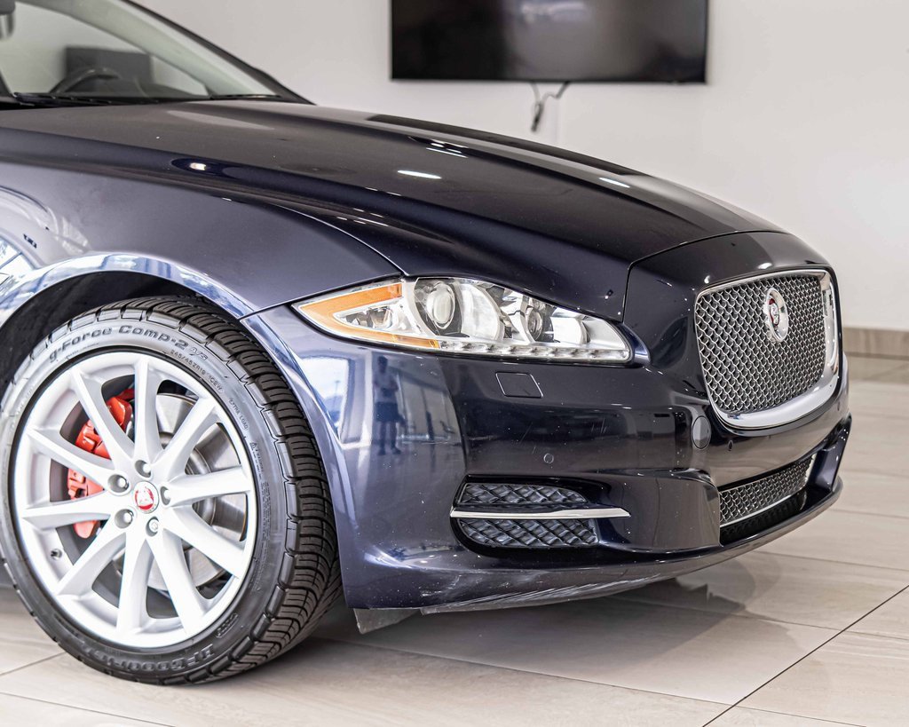 2015 Jaguar XJ Base photo 3