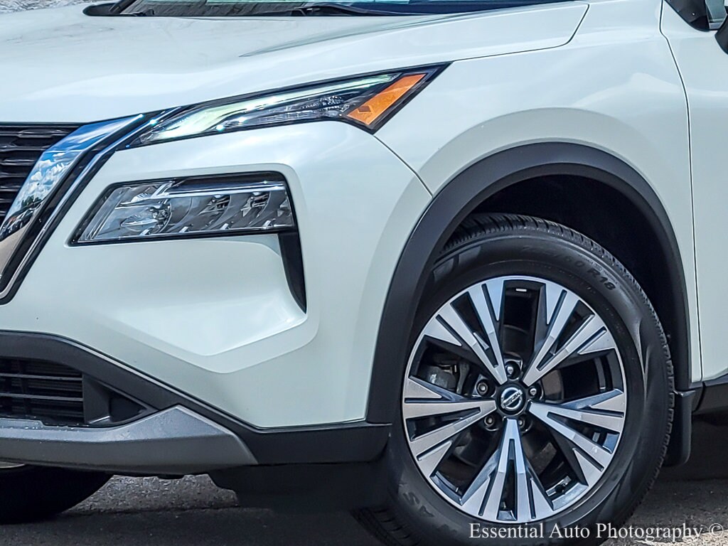 2021 Nissan Rogue SV photo 3