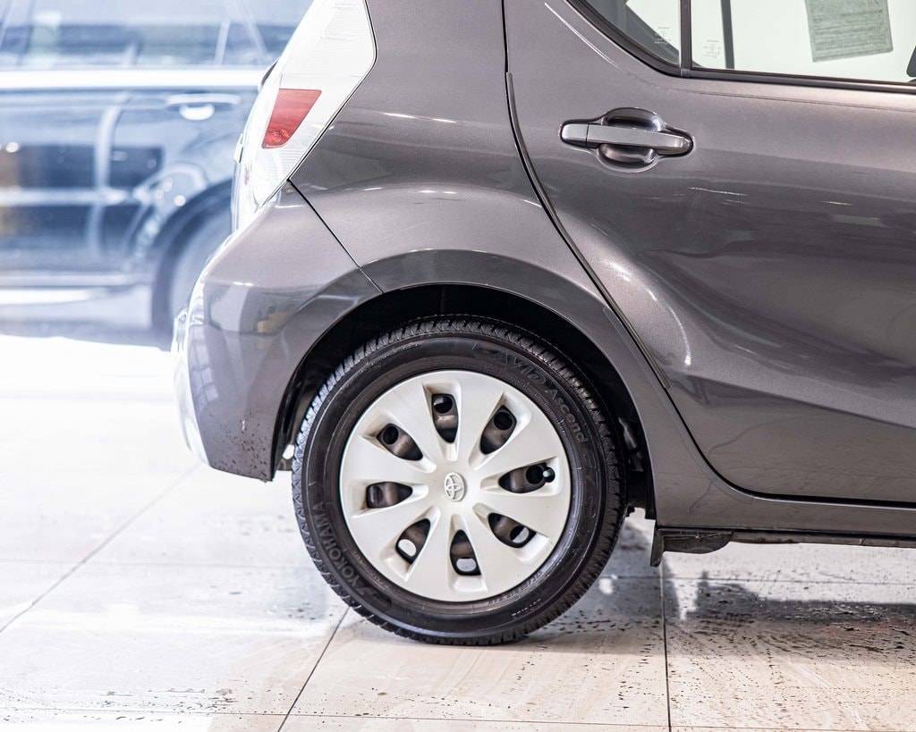 2014 TOYOTA PRIUS C - Image 11