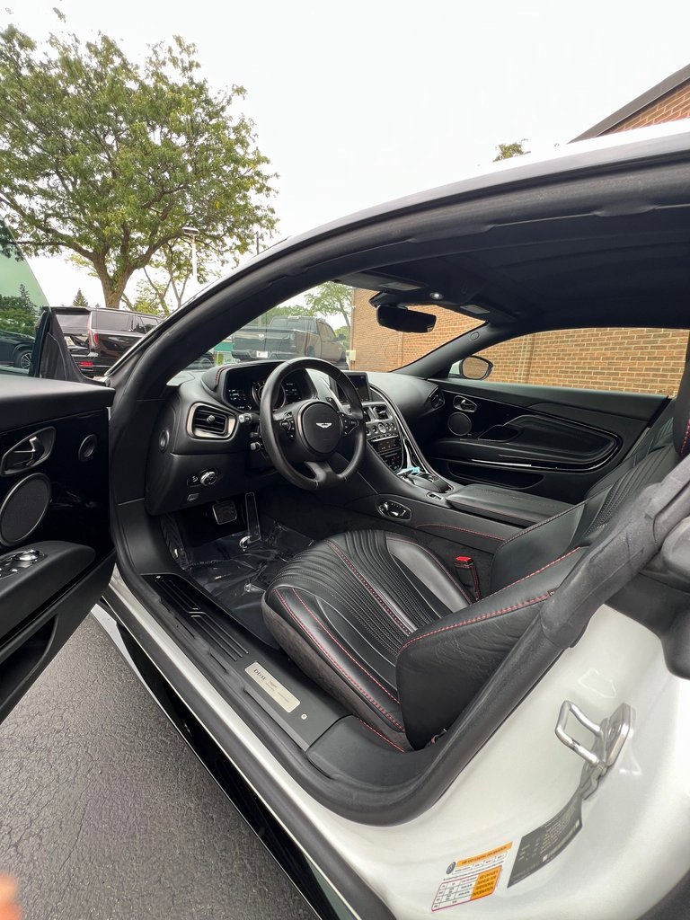 2018 Aston Martin DB11 photo 4