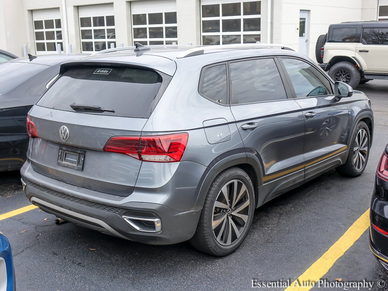 2022 Volkswagen Taos SE photo 3