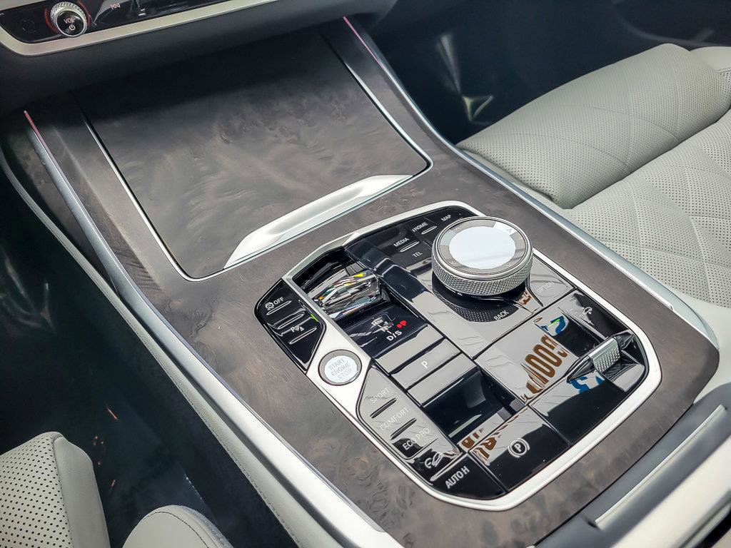 2023 BMW X7 - Image 25