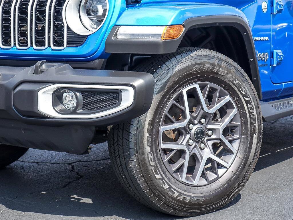 2024 Jeep Wrangler Sahara photo 3
