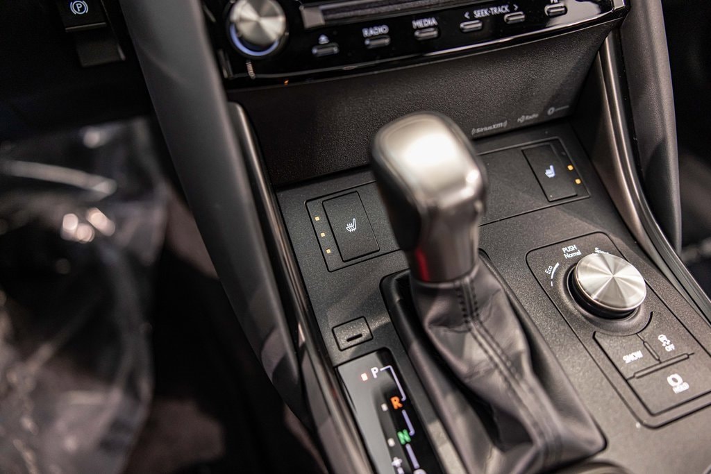 2024 LEXUS IS - Image 30
