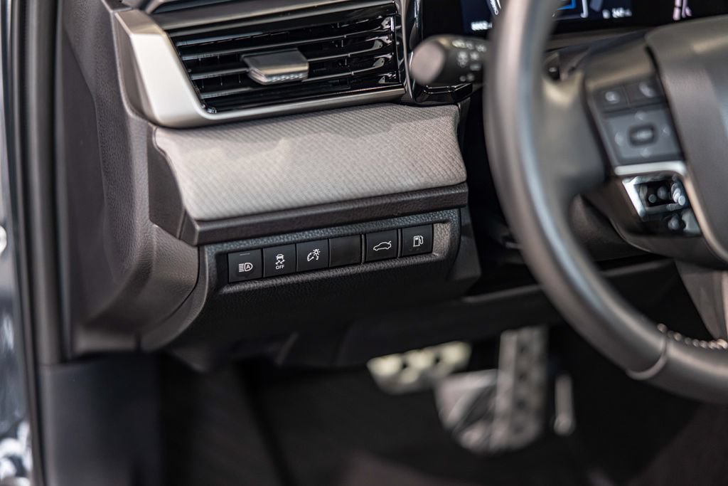 2025 Toyota Camry SE - Photo 19