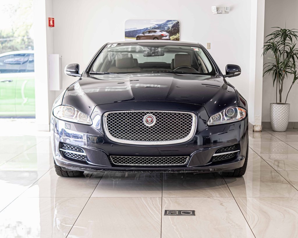 2015 Jaguar XJ Base photo 2