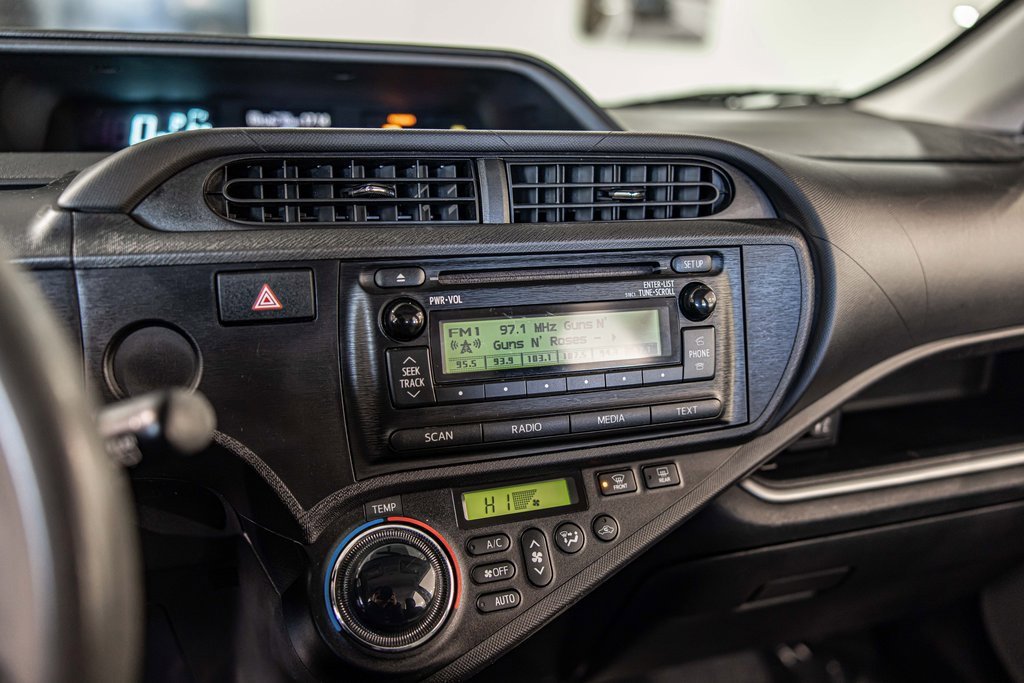 2014 TOYOTA PRIUS C - Image 26