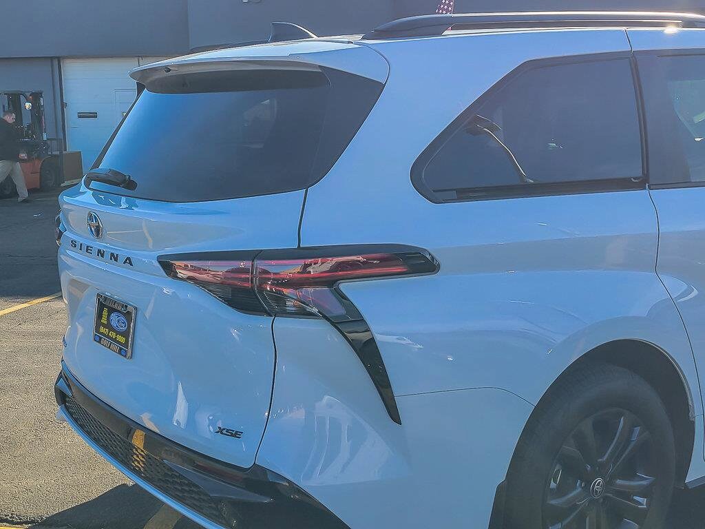 2025 TOYOTA SIENNA - Image 9