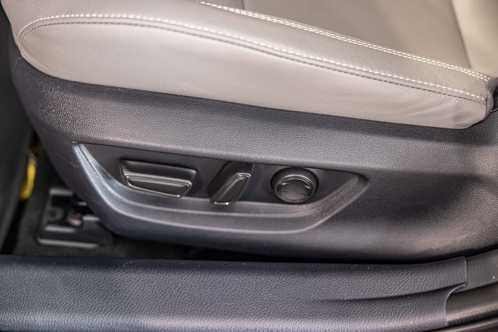 2025 Toyota Camry SE - Photo 21
