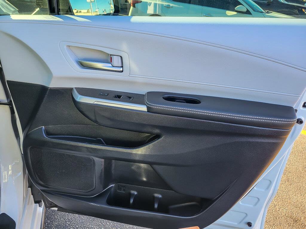 2025 TOYOTA SIENNA - Image 29