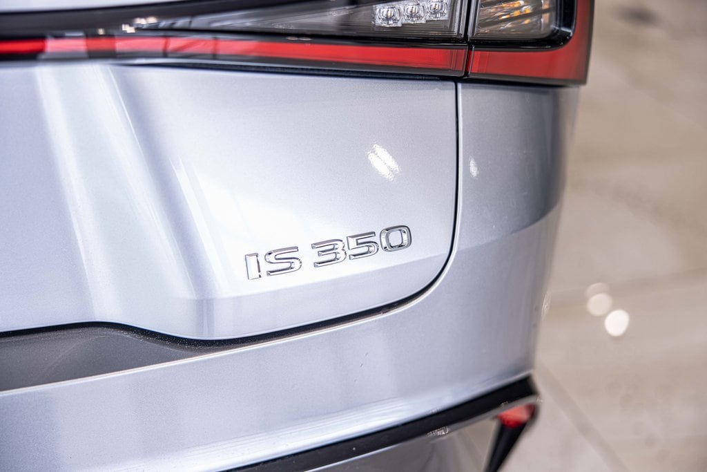 2024 LEXUS IS - Image 15