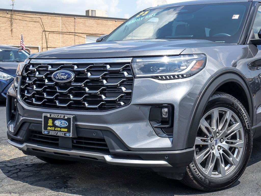 2025 Ford Explorer Platinum photo 2