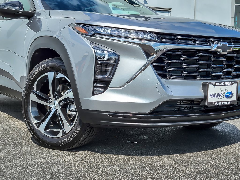 2025 Chevrolet Trax photo 2
