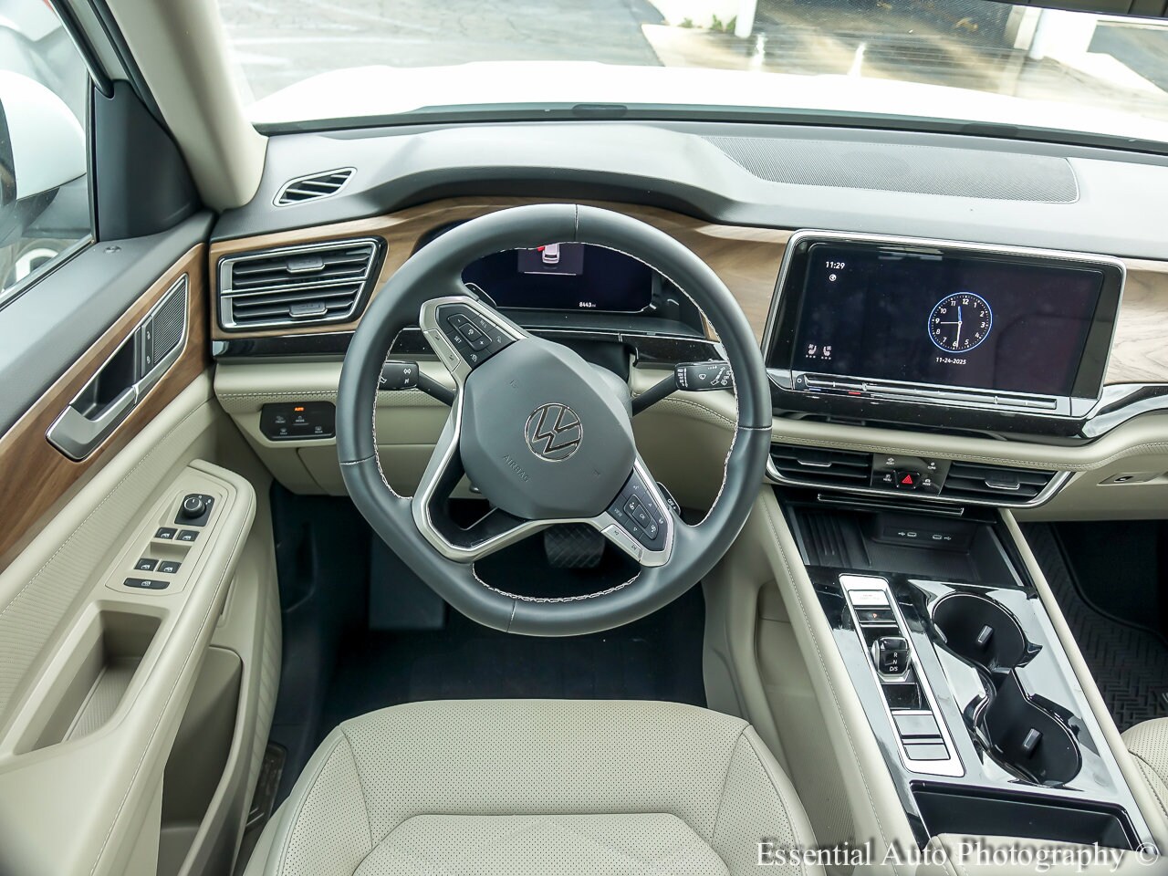 2025 Volkswagen Atlas SE Technology photo 4