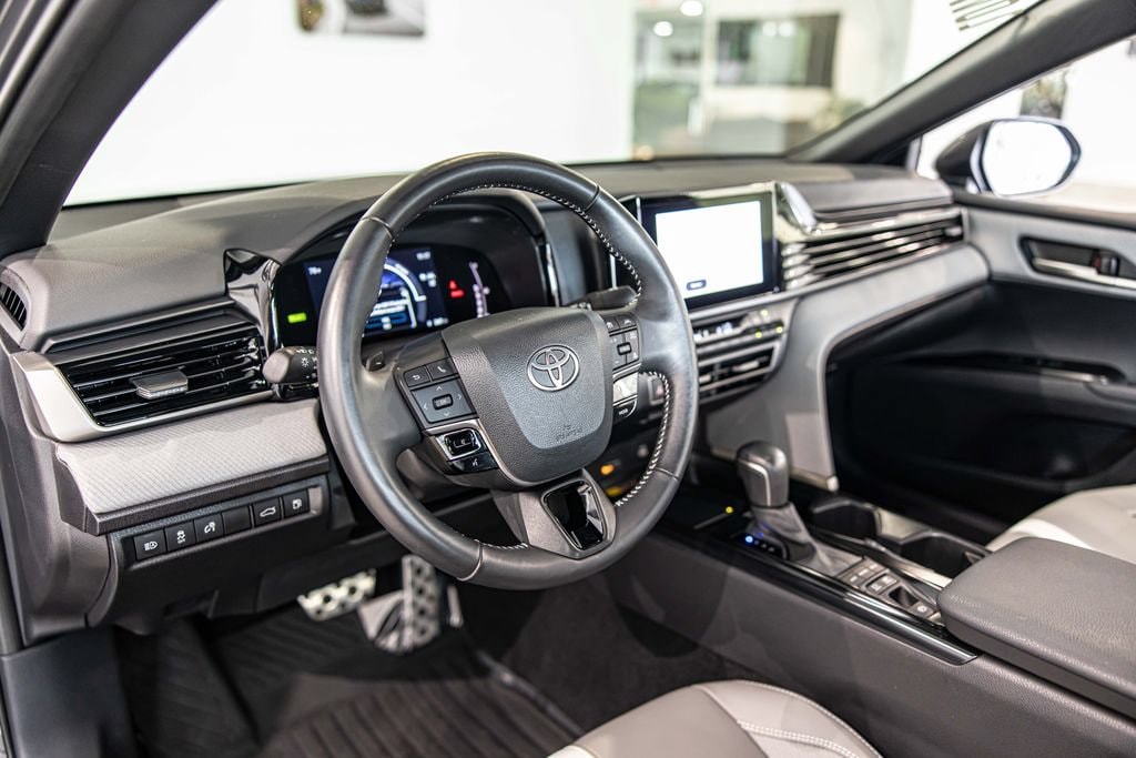 2025 Toyota Camry SE - Photo 18