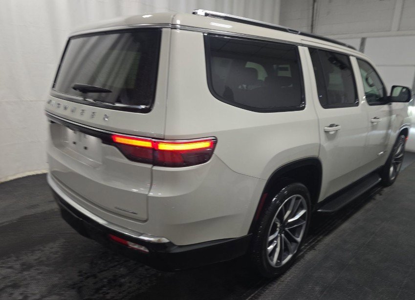 2022 Jeep Wagoneer Series II photo 2