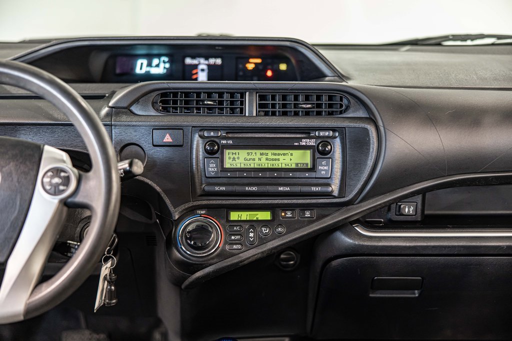 2014 TOYOTA PRIUS C - Image 35