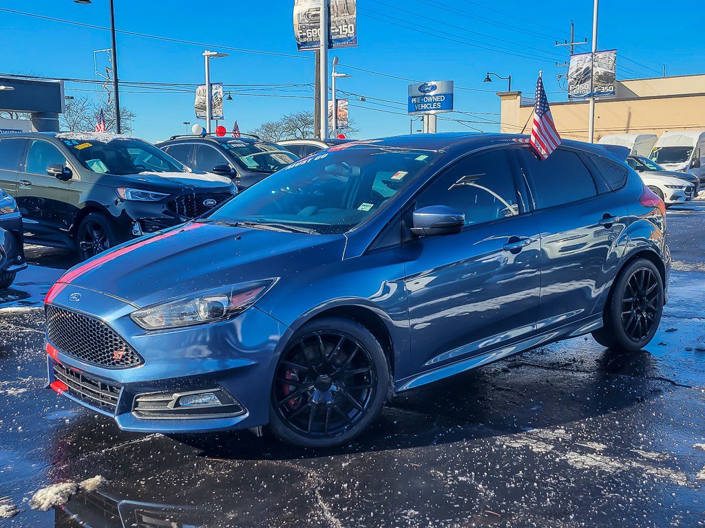 2018 Ford Focus ST's photo