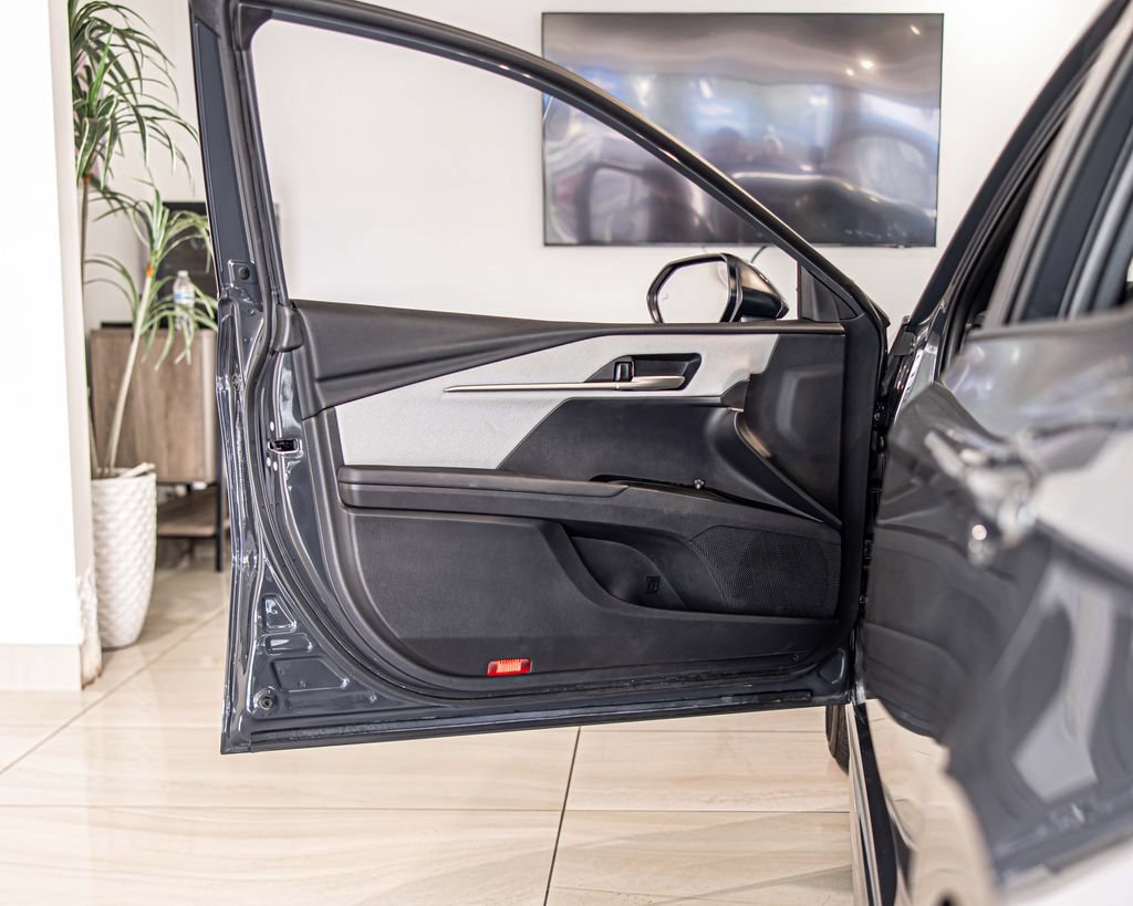 2025 Toyota Camry SE - Photo 29