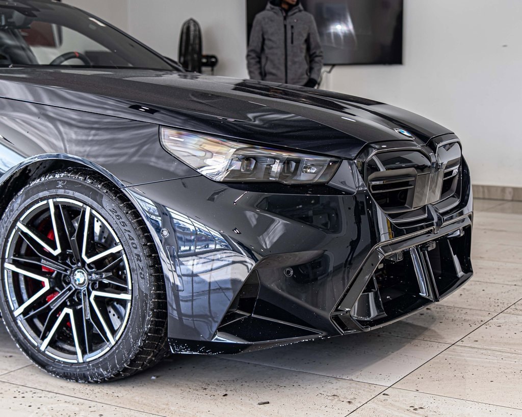 2025 BMW M5 - Image 3