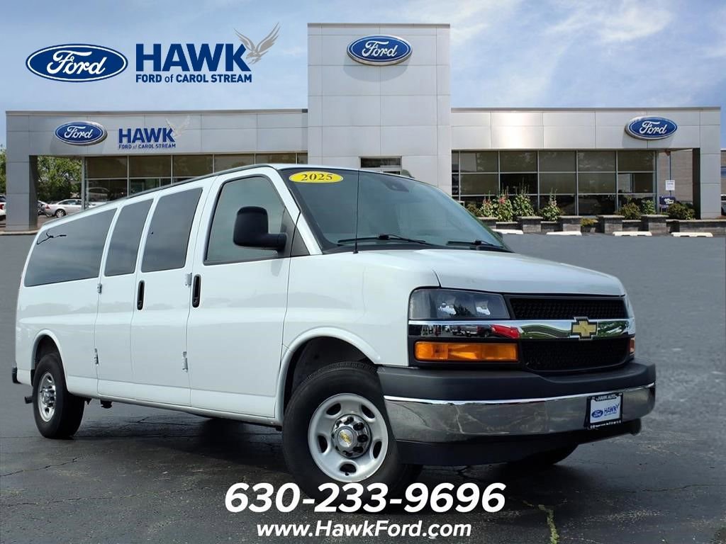 2025 Chevrolet Express 3500 LT Extended's photo