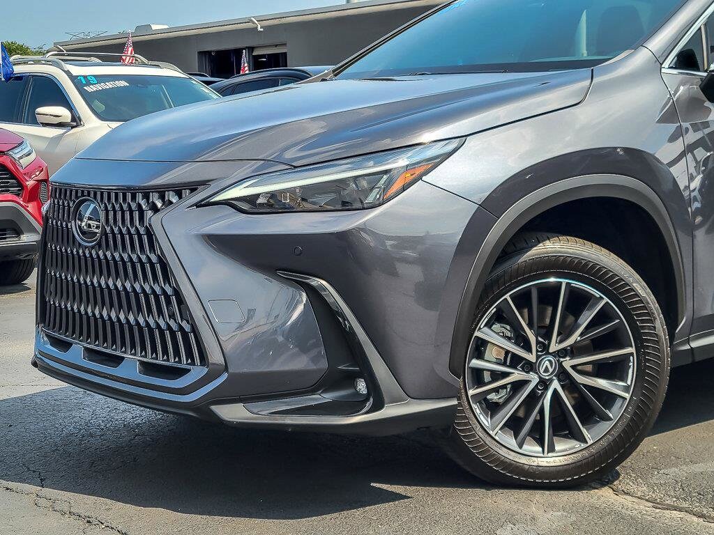 2025 Lexus NX 250 photo 2