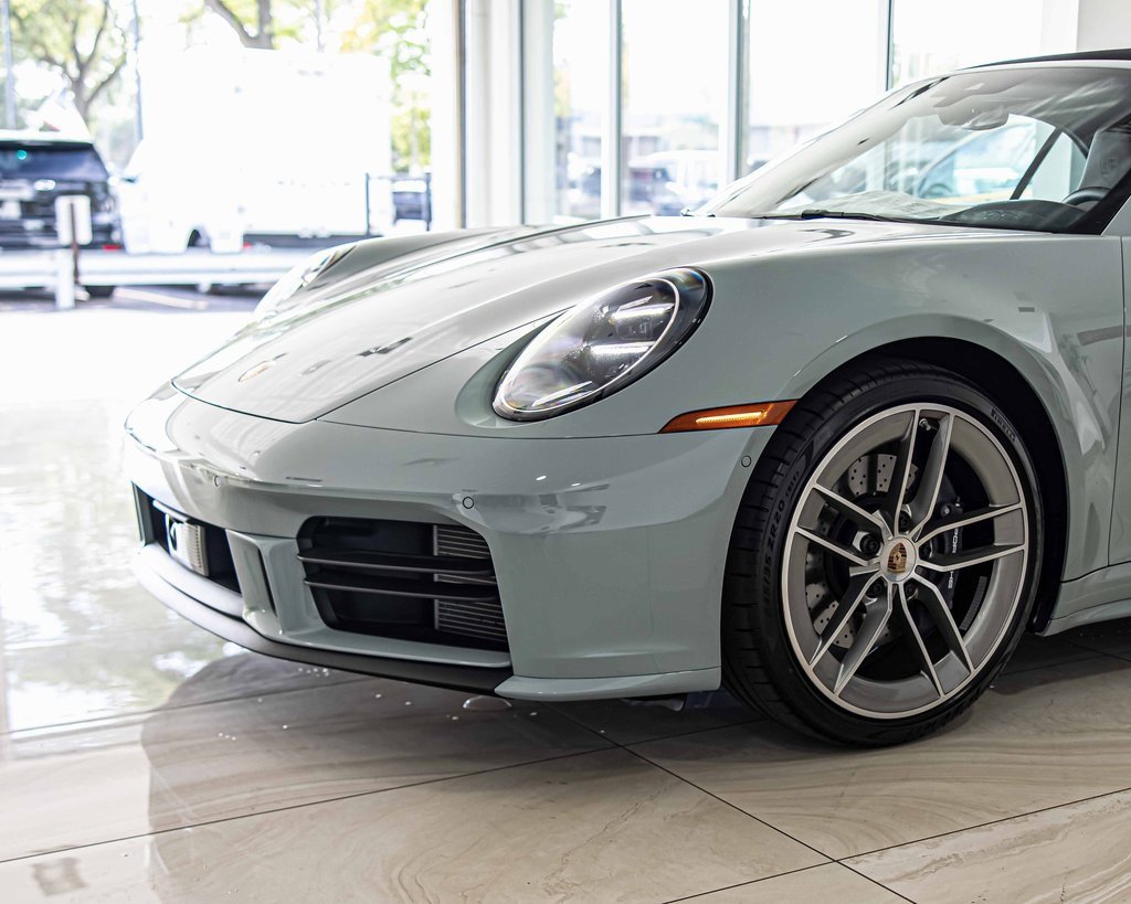 2025 Porsche 911 Cabriolet photo 4
