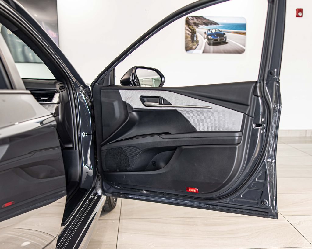 2025 Toyota Camry SE - Photo 38