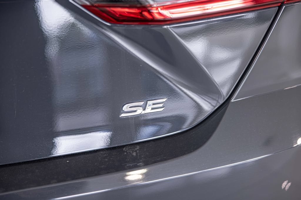 2025 Toyota Camry SE - Photo 15