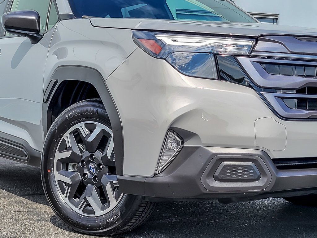 2025 Subaru Forester Premium Base photo 2