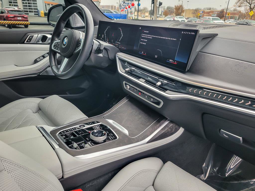 2023 BMW X7 - Image 32