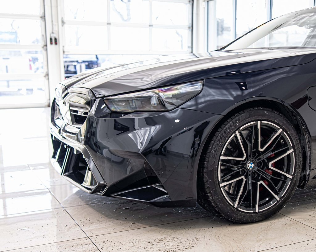 2025 BMW M5 - Image 4