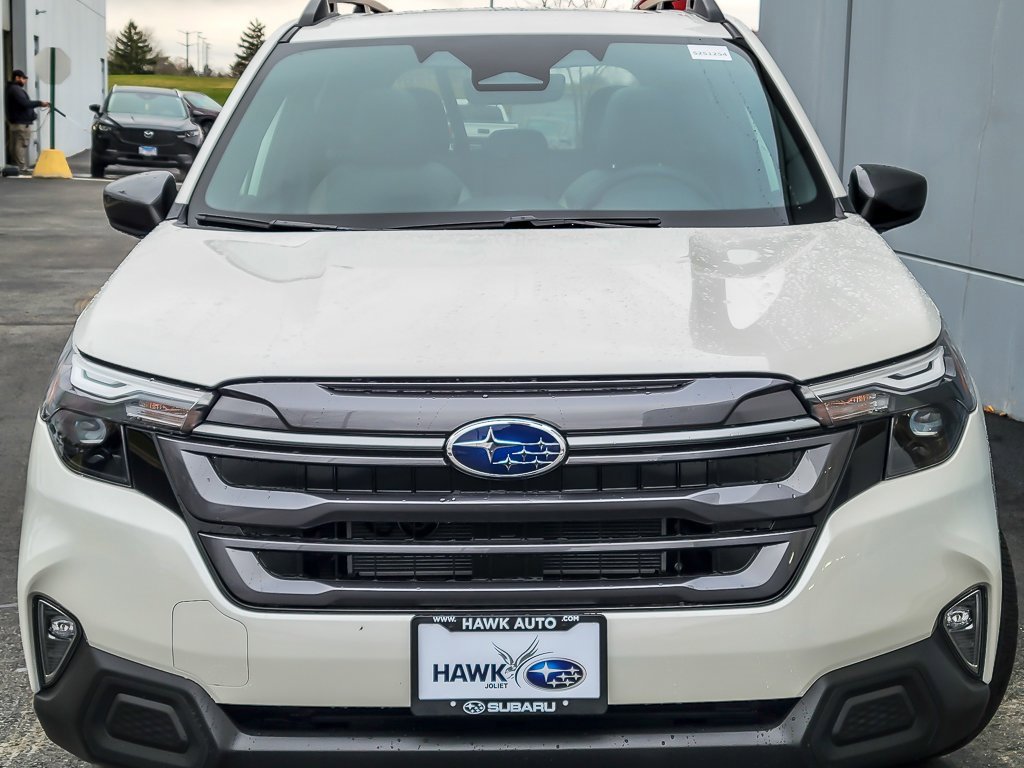 2025 Subaru Forester Premium photo 4