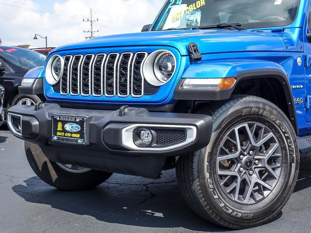 2024 Jeep Wrangler Sahara photo 2