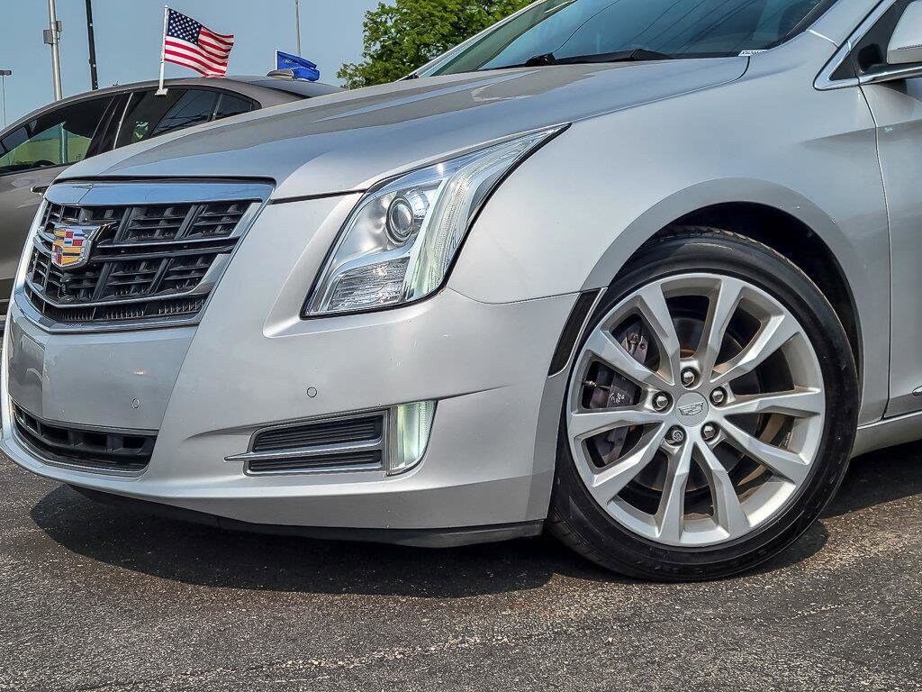 2016 Cadillac XTS Luxury photo 2