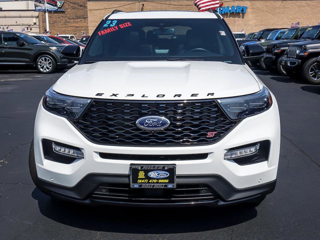 2023 Ford Explorer ST photo 2