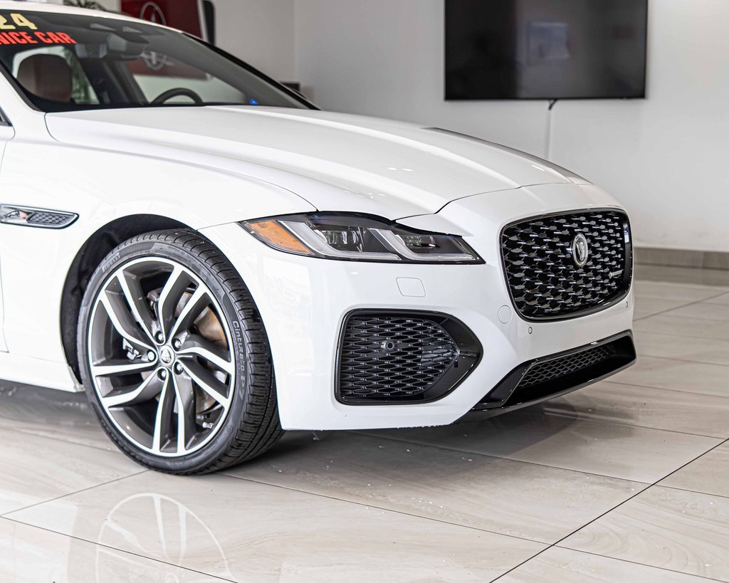 2024 Jaguar E-PACE P300 R-Dynamic SE photo 3