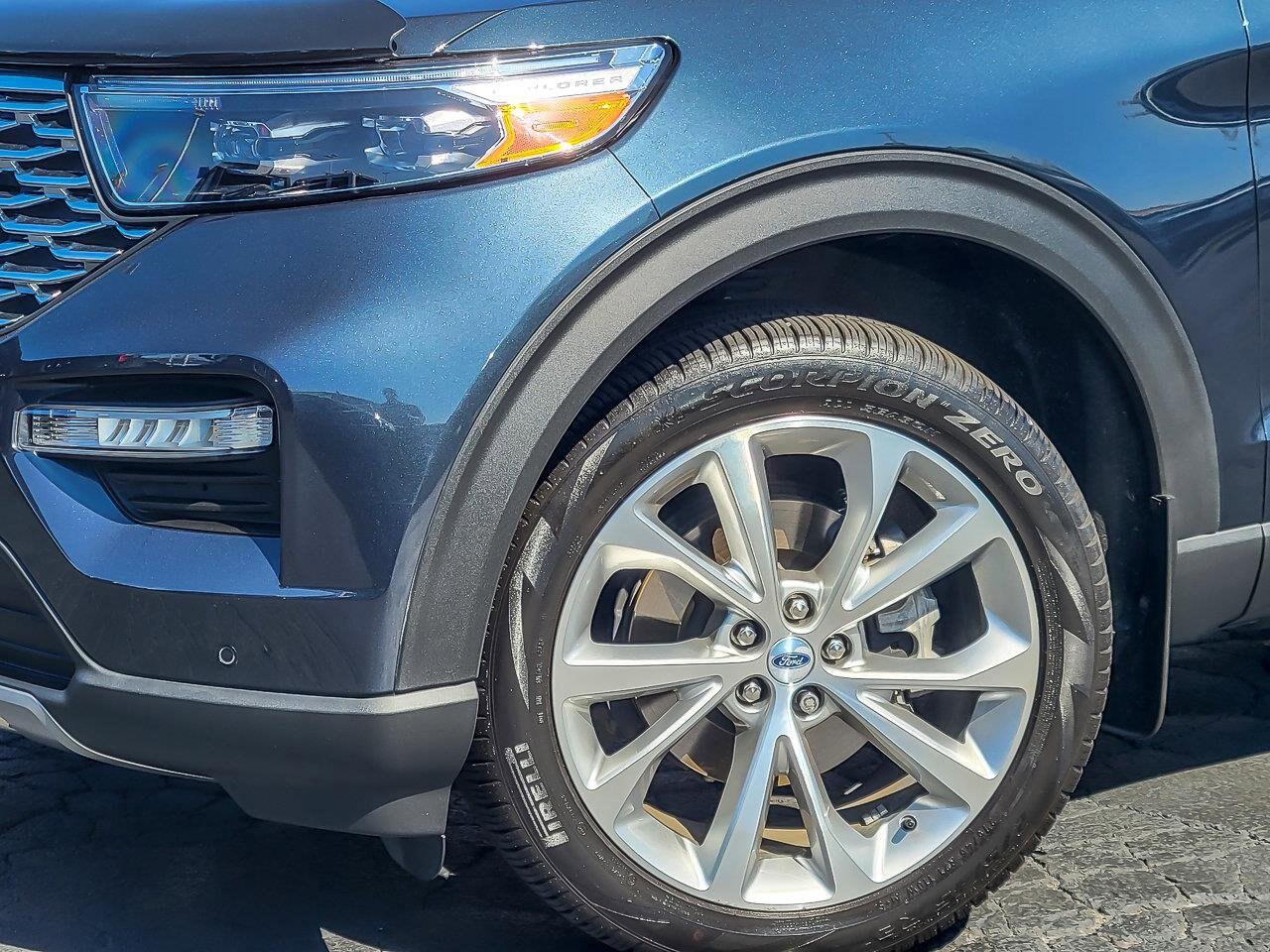 2023 Ford Explorer Platinum photo 2