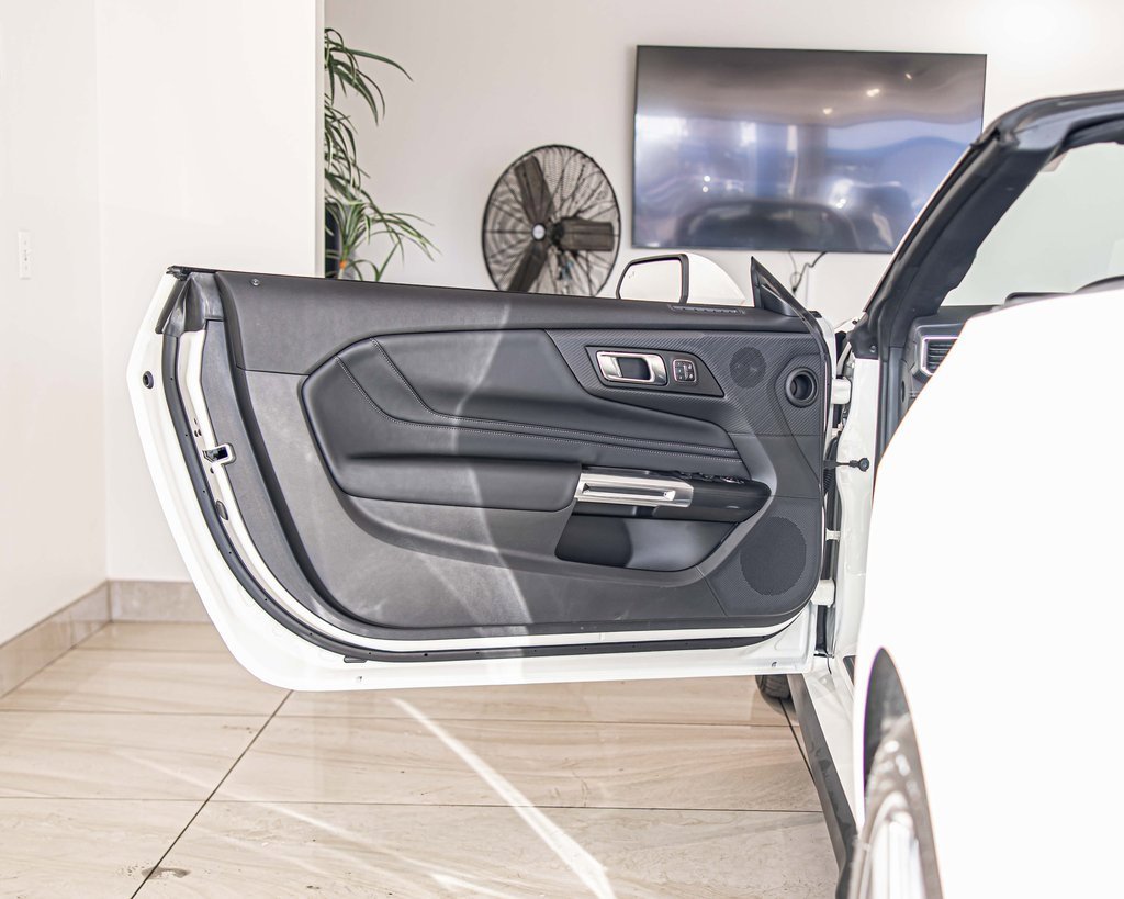 2025 FORD MUSTANG - Image 31